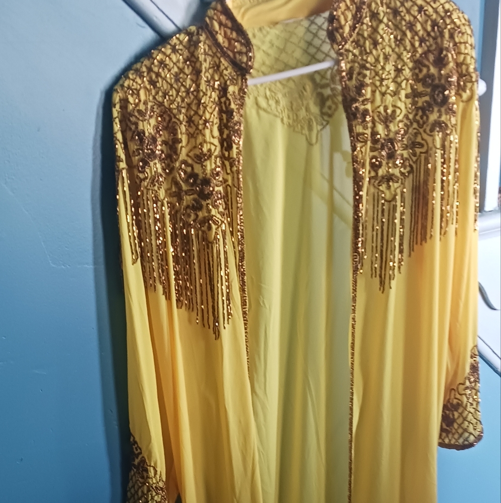 Woman's clothes - Picture 2 of 11